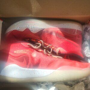 Kevin Durant Nike Flywire shoes. 12th edition. Red and white